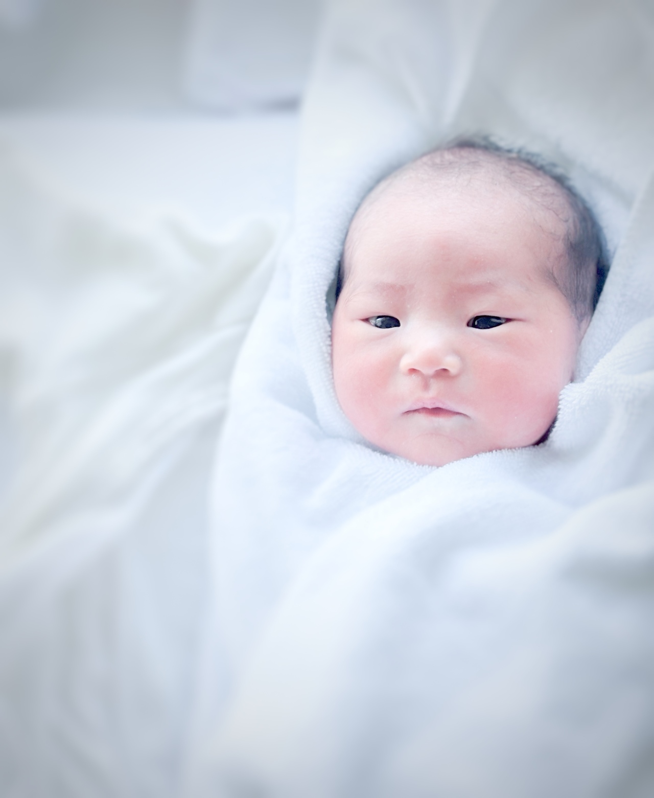 うまれたばかりの赤ちゃんを助産師が撮影したニューボーンフォト