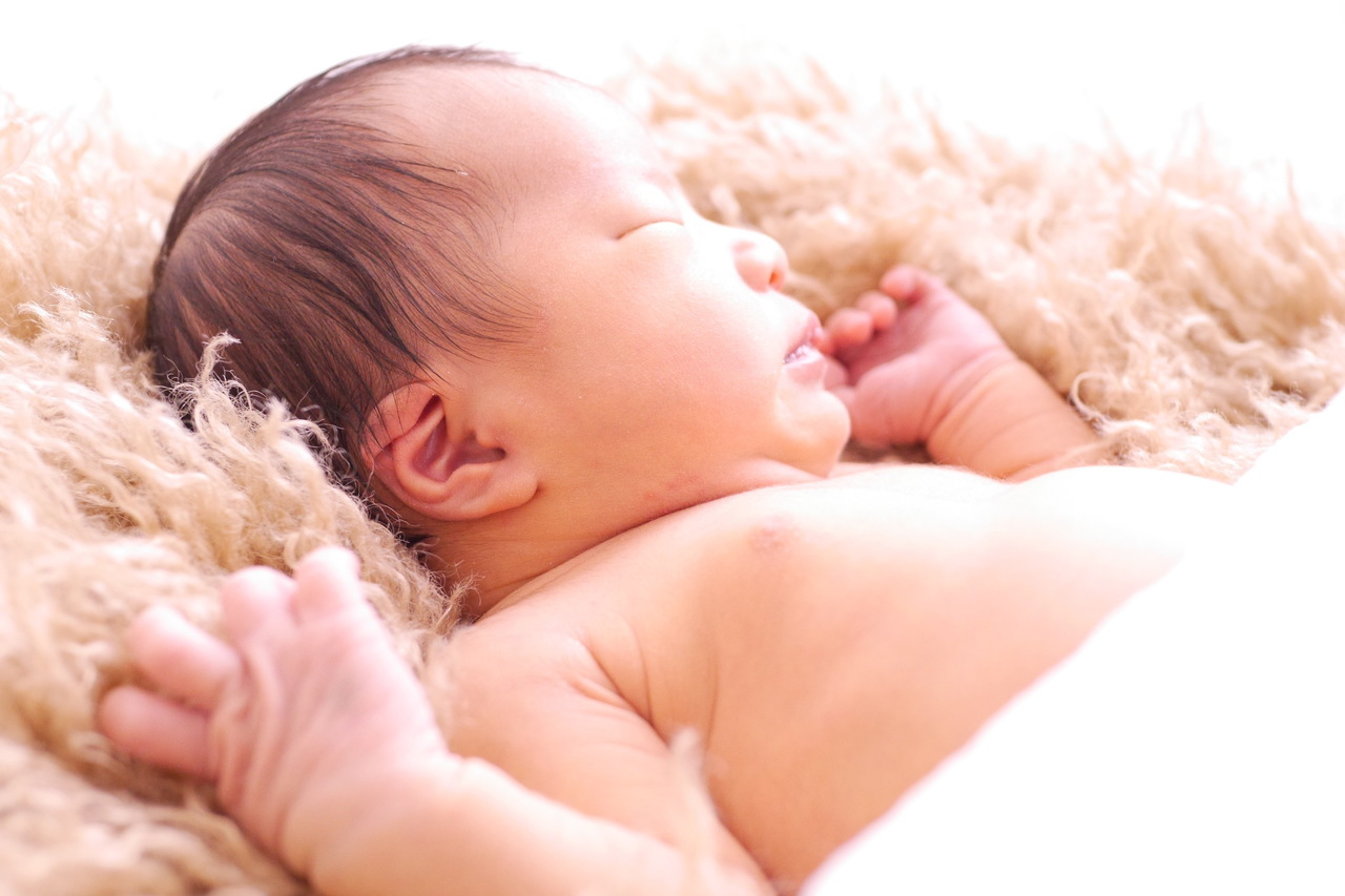 野田市自宅で助産師フォトグラファーがマスク着用で行うニューボーンフォト撮影